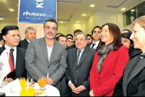 Hükümet gibi kadınmış