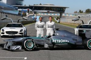 W04 ve STR8'in lansmanı yapıldı
