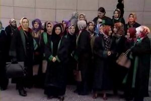 "Baş&ouml;rt&uuml;l&uuml; avukatlarımıza sahip &ccedil;ıkalım"