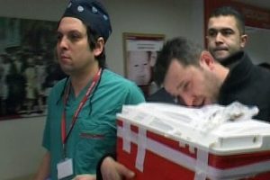 Babasının organlarını elleriyle taşıdı