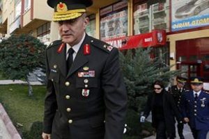 Tuğgeneral &Ouml;zbek'ten Akarsu'nun ailesine ziyaret