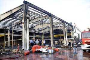 Plastik fabrikasında korkutan yangın
