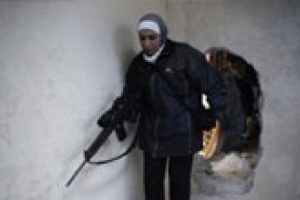 Suriyeli anne keskin nişancı oldu!