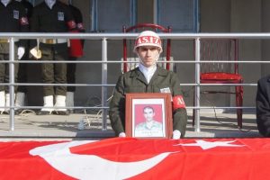 Bing&ouml;l şehidini toprağa verdi