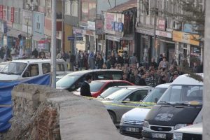 Ş&uuml;pheli paketten &ccedil;ocuk ayakkabısı &ccedil;ıktı