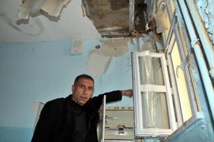 İlk&ouml;ğretim okulunu &ccedil;&uuml;r&uuml;meye terk ettiler