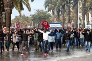 Tunus'taki g&ouml;sterilerde bir polis &ouml;ld&uuml;