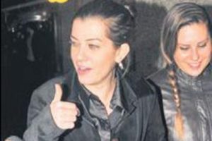 &Uuml;nl&uuml; oyuncu filiz ahmet'e şok sigara cezası!