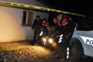 &Ouml;nce polise sonra kafasına ateş etti