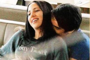 H&uuml;lya Avşar'ın kızı Zehra b&uuml;y&uuml;d&uuml;