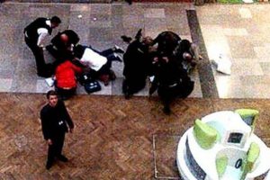 Alışveriş merkezinde inanılmaz kaza