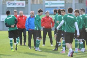 Bursaspor Karaman'la &ccedil;ıkışa ge&ccedil;mek istiyor