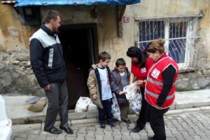 &Ouml;len madencilerin ailelerine gıda yardımı
