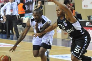 Fenerbah&ccedil;e &Uuml;lker Beşiktaş'ı yenerek finale kaldı