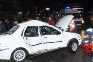 Tır ile otomobil &ccedil;arpıştı: 2 yaralı