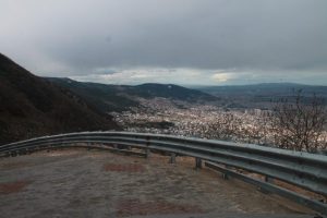 Zeyniler k&ouml;y&uuml; yolu yıllar sonra bariyerlerine kavuştu