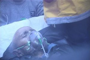 Uykudaki yaşlı adam son anda kurtarıldı