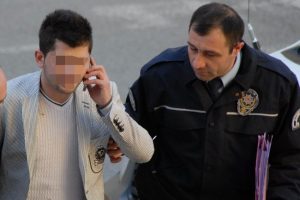 Eşini bı&ccedil;aklayan koca tutuklandı