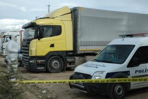 TIR şof&ouml;r&uuml; aracında &ouml;l&uuml; bulundu