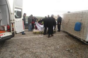 Minib&uuml;s ile otomobil &ccedil;arpıştı:1 &ouml;l&uuml;