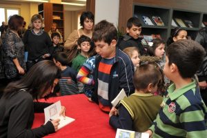 Uslu'dan Nil&uuml;ferli &ccedil;ocuklara &ouml;ğ&uuml;tler
