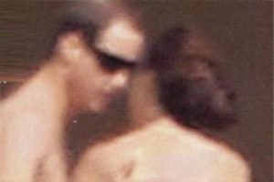 Hamile D&uuml;şes bikinili yakalandı