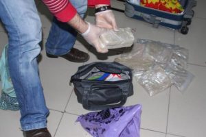 Uyuşturucu tacirleri yakayı ele verdi