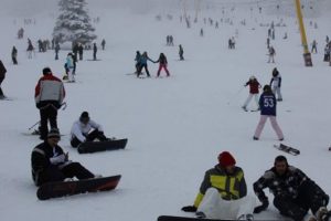 &Uuml;niversite &ouml;ğrencileri sınav stresini Uludağ'da attı