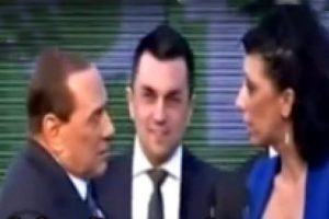 Berlisconi'den bel altı şaka!