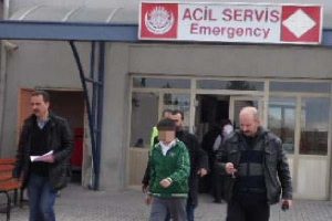 &Ouml;ğrencilerin kavgası kanlı bitti