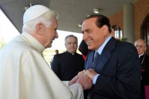 'Papa'nın istifası Berlusconi'ye yaramayacak'