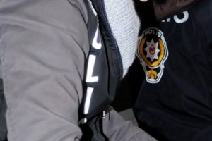 Ayvalık'ta biri bebek 33 ka&ccedil;ak yakalandı