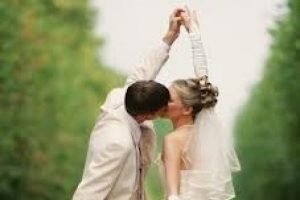 Sevgililer i&ccedil;in 13 dakikada bir nikah
