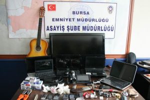 Cezaevi firarisi hırsızların evinden bakın ne &ccedil;ıktı?