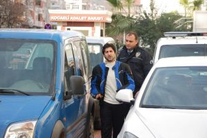 Kavga ettiği amcasının evini yaktı