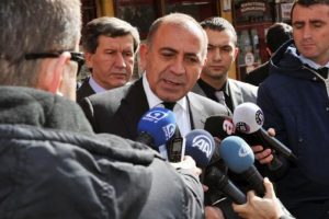 G&uuml;rsel Tekin'den Akarsu'nun ailesine taziye ziyareti