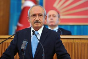CHP, AK Parti'nin oylarının peşinde