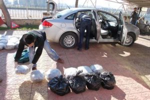 Dur ihtarına uymayan otomobilden bakın ne &ccedil;ıktı?