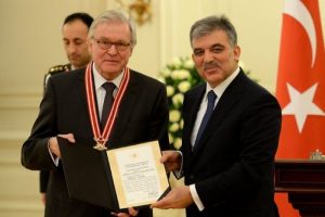 Hollandalı senat&ouml;re Cumhuriyet Nişanı