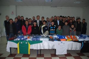 Kumla Spor'a malzeme desteği