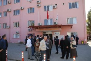 Bebeklerinin &ouml;l&uuml;m&uuml;nden hastaneyi sorumlu tuttular