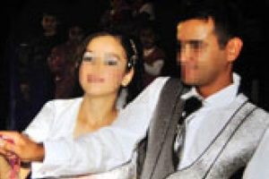 Tek taş y&uuml;z&uuml;k aldığı eşi başkasına ka&ccedil;tı
