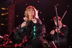 İzmir'de Sibel Can r&uuml;zgarı
