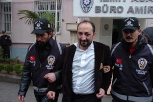 Kavgada yaralandı, hastanede doktora t&uuml;k&uuml;rd&uuml;