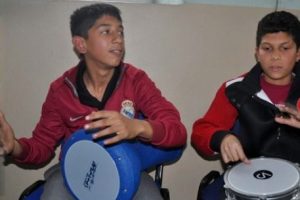 Roman &ouml;ğrencilerin devamsızlığına "m&uuml;zikal" &ccedil;&ouml;z&uuml;m