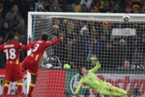 Penaltıdan kendi kalesine gol attı