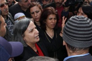 Polisten Kışanak'a alkışlanacak s&ouml;zler