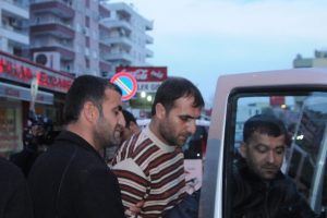 Ses bombası vatandaşı yaraladı
