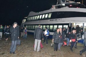 Halatın kopan deniz otob&uuml;s&uuml; korkulu anlar yaşattı