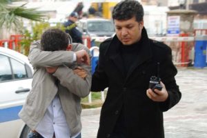 Nişanlısına y&uuml;z&uuml;k almak i&ccedil;in kuyumcu soydu